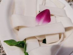 -老牌坊云南鱼豆花火锅(哈西万达店)