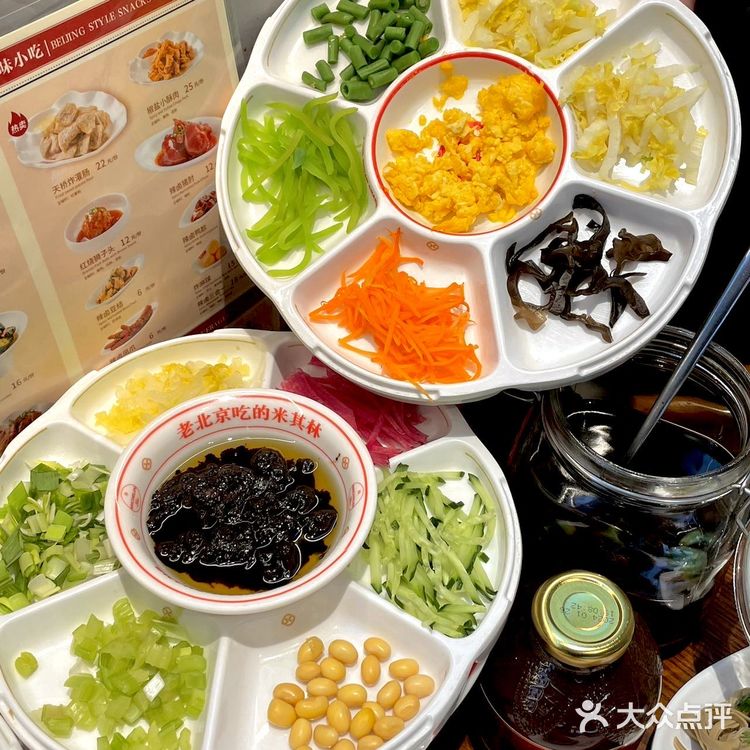 想吃正宗的老北京炸酱面来吃方砖厂就对啦