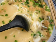 -老国贸云南传统过桥米线(滇池店)