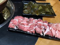 -果松木炭酸菜铜火锅·外婆参鸡汤