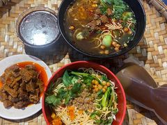 -爆炸头阿姨小四川正宗川味小吃(无任何分店)