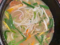 -银米·云南传统过桥米线(双廊黑金冠店)