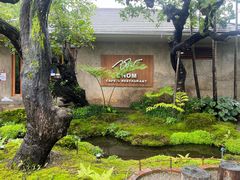 -Chom Cafe and Restaurant