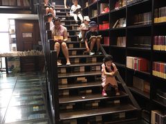 -钟书阁(松江泰晤士小镇店)