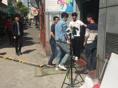 罗晋早晨过来拍摄-奔马滚轴溜冰场