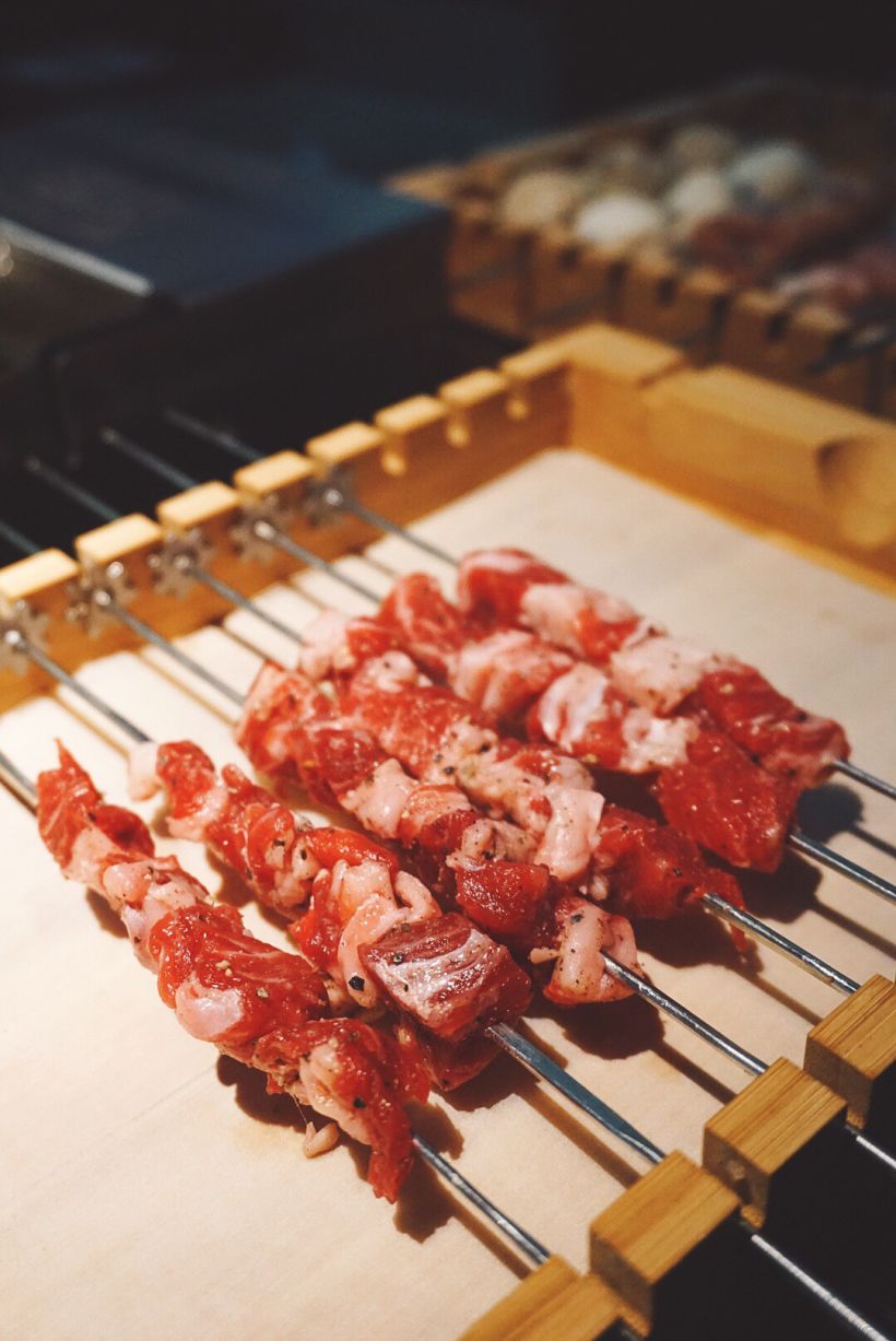 「澳洲和牛肉串」一份6串,肥瘦相间是最好,沾上些干辣椒,更增添了风味