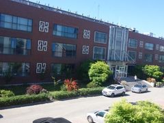 -中地华冠羽毛球俱乐部