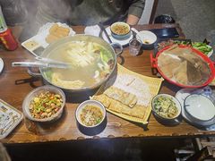 -乡土黄·鲜牛肉火锅·小龙虾(兴业街店)