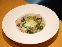 溫泉蛋配炒雜菌-地中海休闲餐厅