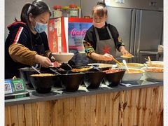 -爆炸头阿姨小四川正宗川味小吃(无任何分店)