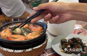 Large Shrimp and Oyster Clay Pot