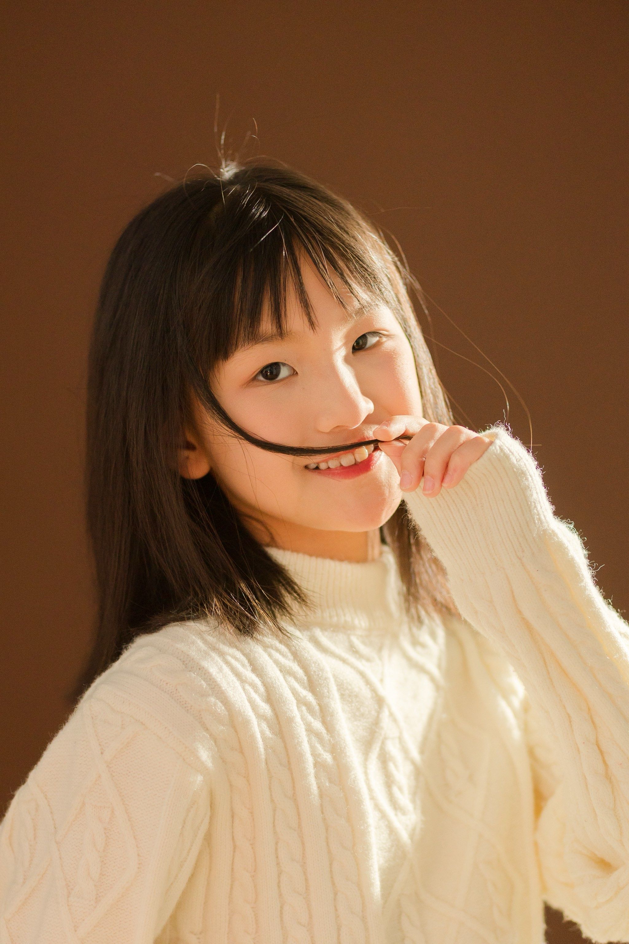 这次来拍了姐姐和妹妹两套,全程拍摄过程中,小姐姐都情绪饱满的给