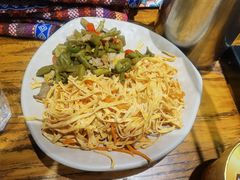 -老牌坊云南鱼豆花火锅(爱建店)