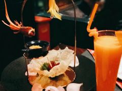 自制鹅肝炸弹-YUE·6·西式融合餐厅(外滩六号店)