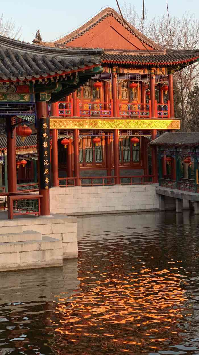 大观楼-"元妃省亲时的大观楼是游览大观园不容错过的.