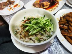 油泼面-YI PIN JU 一品居中餐厅 中国超市
