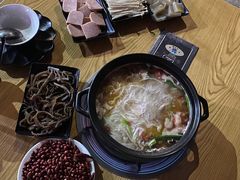 -小伟猪脚火锅店(颐园里店)