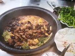 -粘豆包柴火铁锅炖