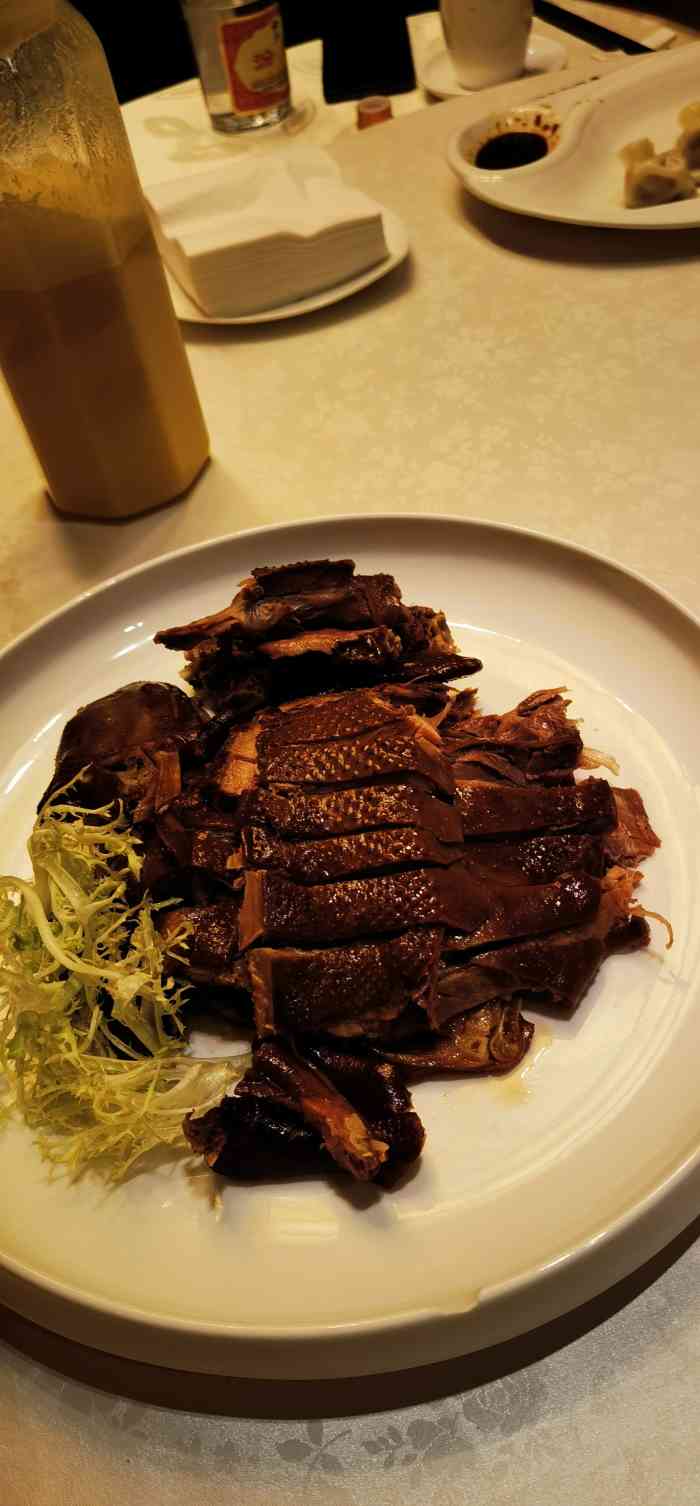 春祥辽菜楼-"位置在辽宁中医院的后面 有个院专供停车 .