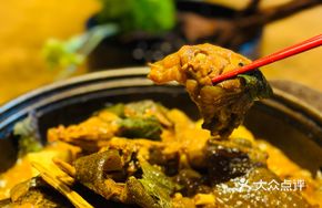 Turmeric Soft-Shelled Turtle Noodle Soup