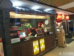 等位区-张氏宽窄巷成都名小吃(茂业百货华强北店)