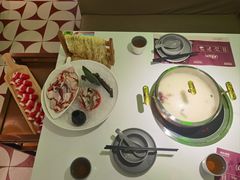 -洪氏嗨捞·广东猪肚鸡·椰子鸡火锅(西咸万象城店)