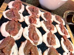 招牌鲜羊上脑肉-京炭铜锅涮肉·羊蝎子·羊肉炉(保利·时光里店)