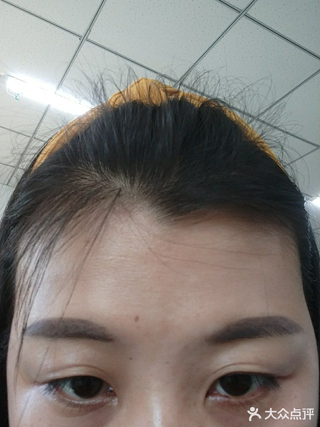 易上色，不防水～这个眉笔有好多色号，也有浅色系的