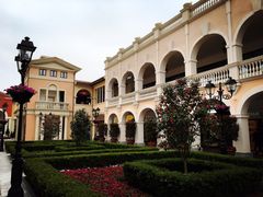 -奥特莱斯停车场