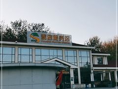 -窦店服务区-停车场