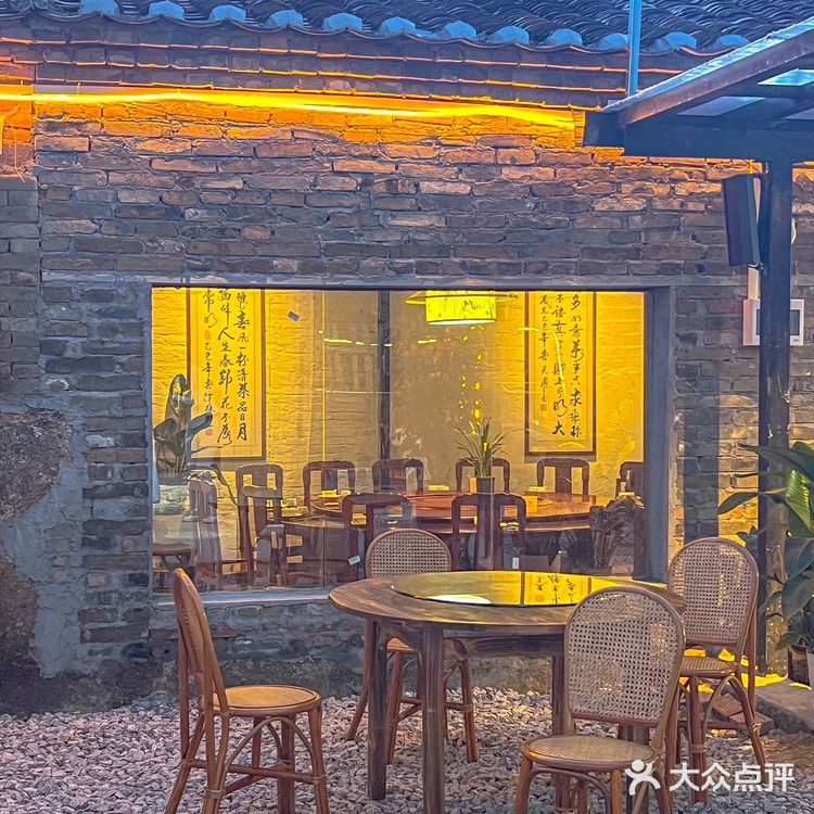 江北藏了个 小岭南 ！这家粤式庭院餐厅美到窒息！