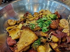 -愉肴麻辣香锅(中山路店)