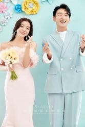 -雪中彩影婚纱摄影·微光艺术中心