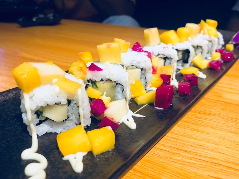 水果寿司卷:这个是第一次见到水果寿司,中间包含是黄瓜,上面由芒果和