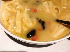 浓汤煮鲜腐竹-汤城小厨•粤菜•靓汤(苏州街店)