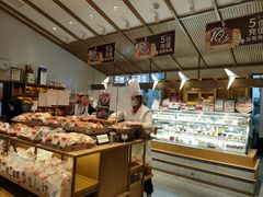 面包甜点陈列柜-西村叔叔的店·面包·甜品·蛋糕(崂山丽达店)