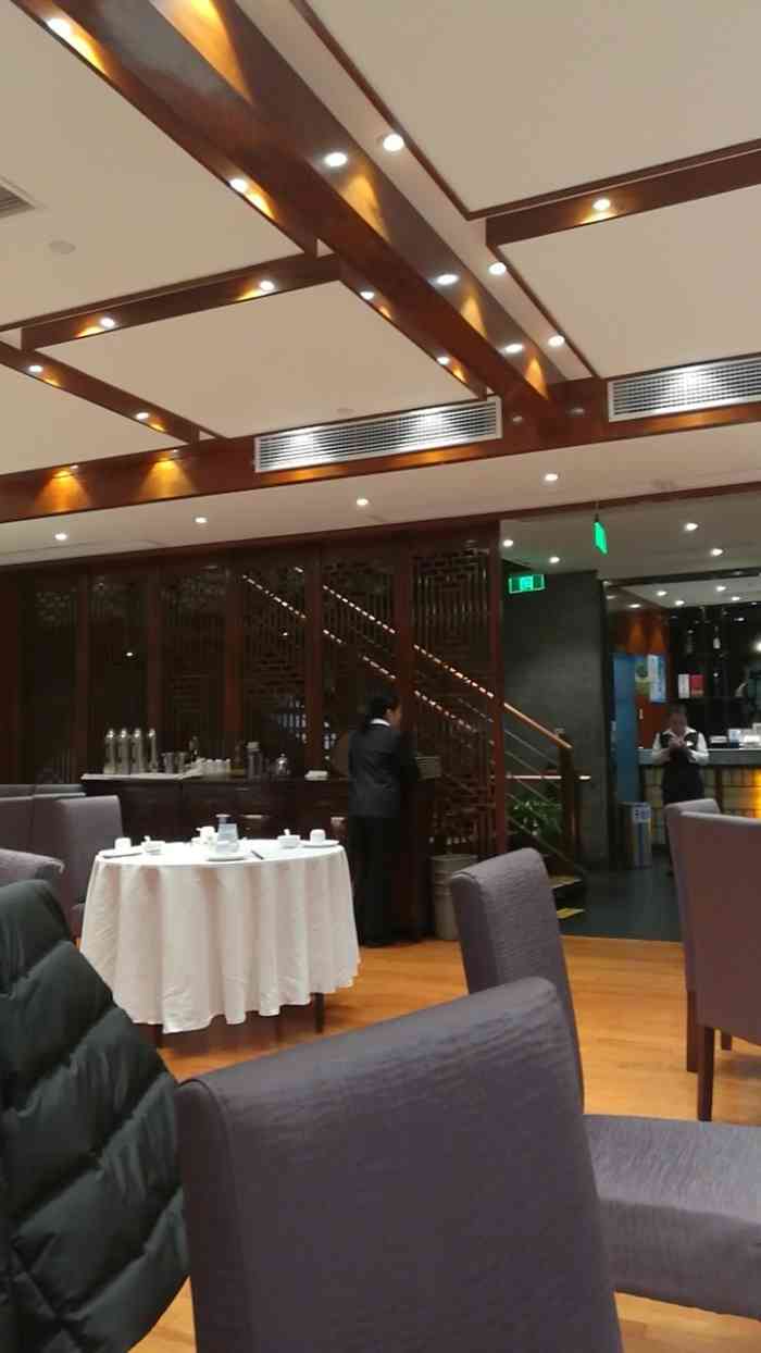 扬州饭店(福建中路店"稍微排了一会儿队,很快就入座了,座位视野.