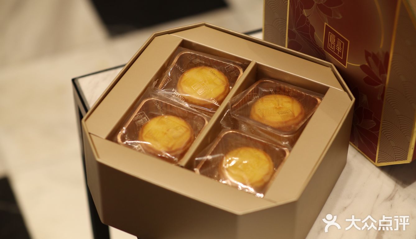 半岛月饼真的好吃,虽然没有加热奶黄流心