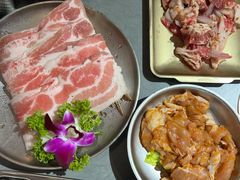 -围炉肉舍•炭烤活鳗•丹东海鲜烤肉(步行街店)