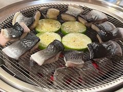 -围炉肉舍•炭烤活鳗•丹东海鲜烤肉(步行街店)