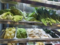 -愉肴麻辣香锅(中山路店)