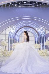 -Lady  Jane高端婚纱礼服馆