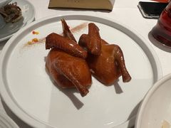 玻璃皮润烧乳鸽皇-北京厨房(SKP店)
