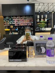 -HAIR CORNER
