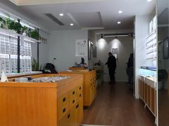 -视野联行眼镜•蔡司•依视路(温江店)