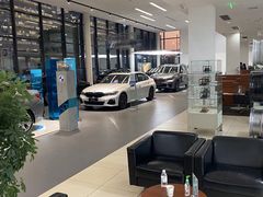 -上海宝信宝马4S店