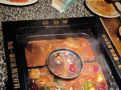 -老牌坊云南鱼豆花火锅(哈西万达店)