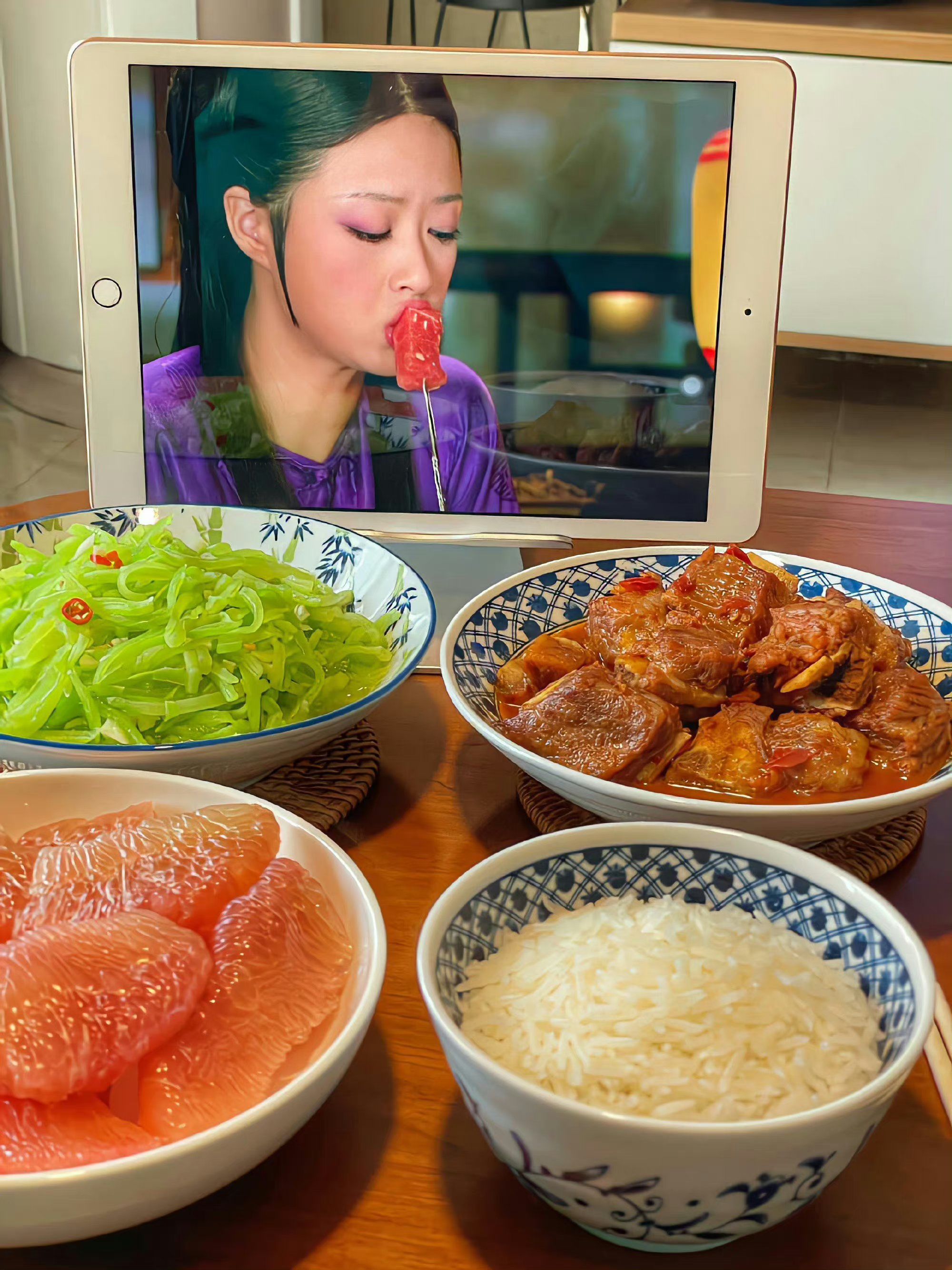 一个人买菜,一个人做饭,生活嘛,取悦自己就好. 67 676767