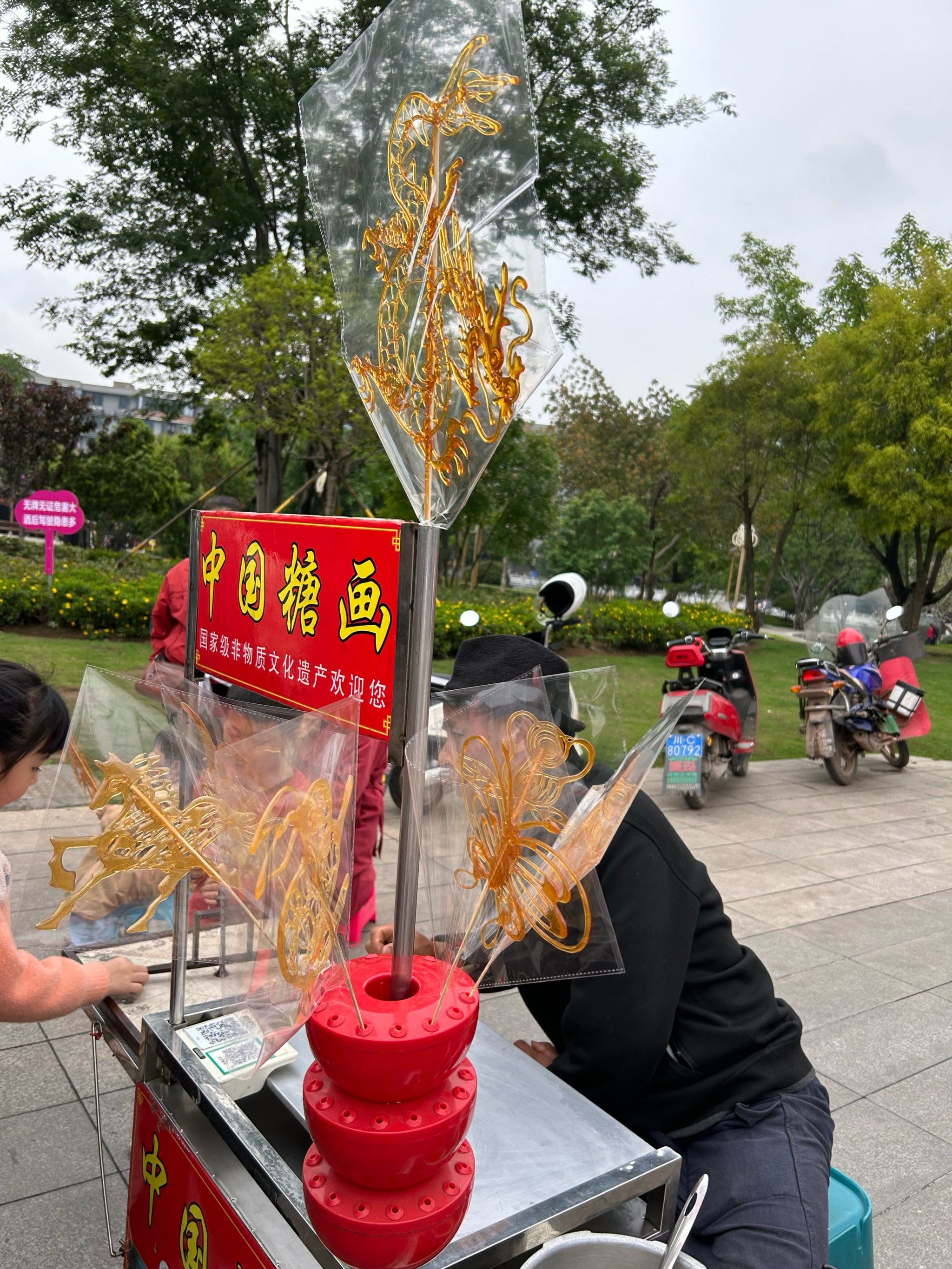 玩转这座城
麦芽糖的最高境界,师傅的手艺真的很好,图案很好看#糖画