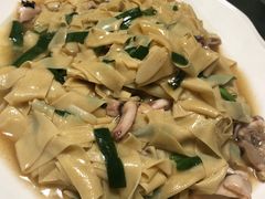 韭菜豆皮炒鲜鱿鱼片-大梁骨头馆·酱骨老菜(友好店)